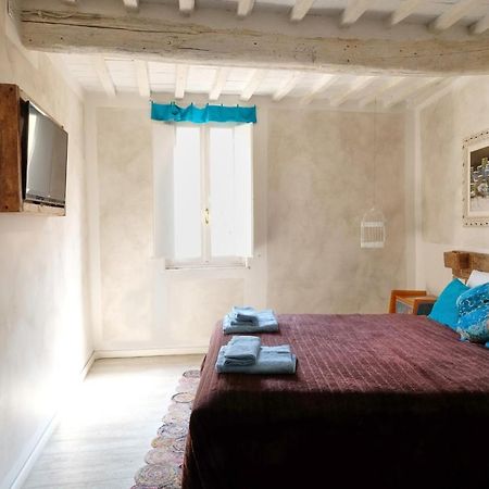 La Boheme Suite With Ac And Wifi Lucca Luaran gambar