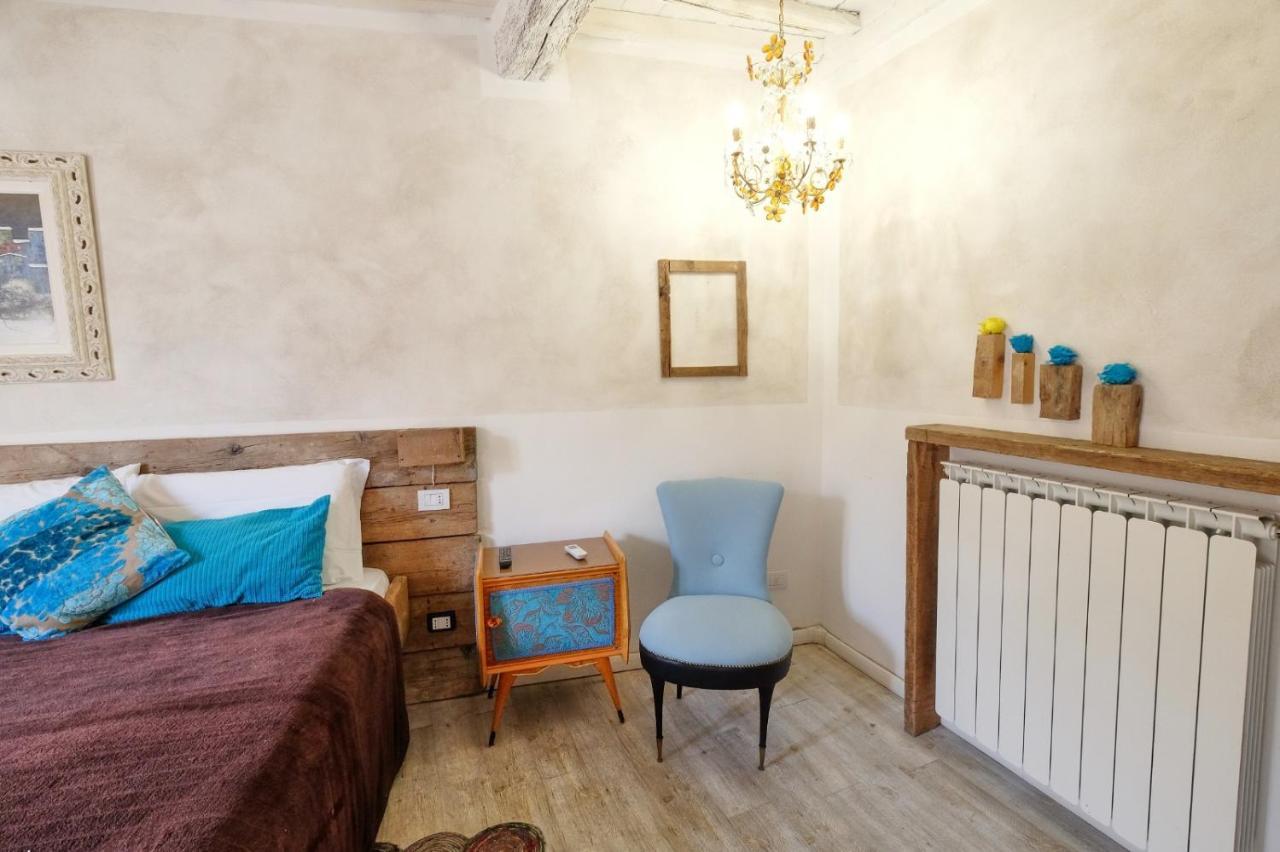 La Boheme Suite With Ac And Wifi Lucca Luaran gambar