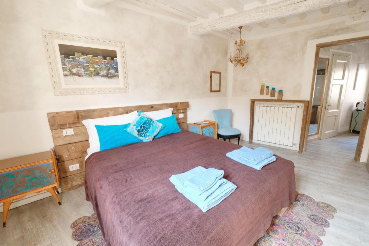 La Boheme Suite With Ac And Wifi Lucca Luaran gambar