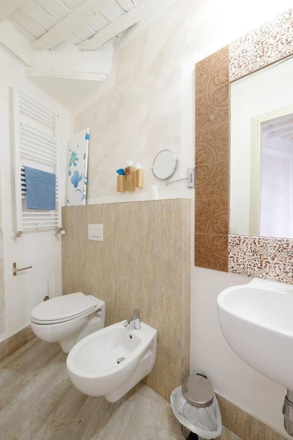 La Boheme Suite With Ac And Wifi Lucca Luaran gambar