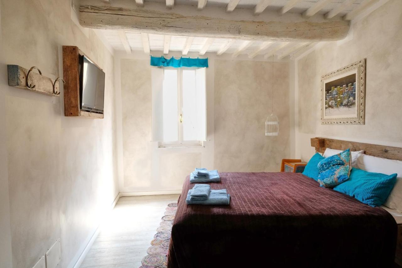 La Boheme Suite With Ac And Wifi Lucca Luaran gambar