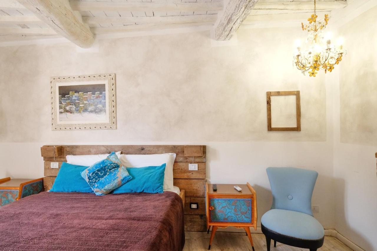 La Boheme Suite With Ac And Wifi Lucca Luaran gambar