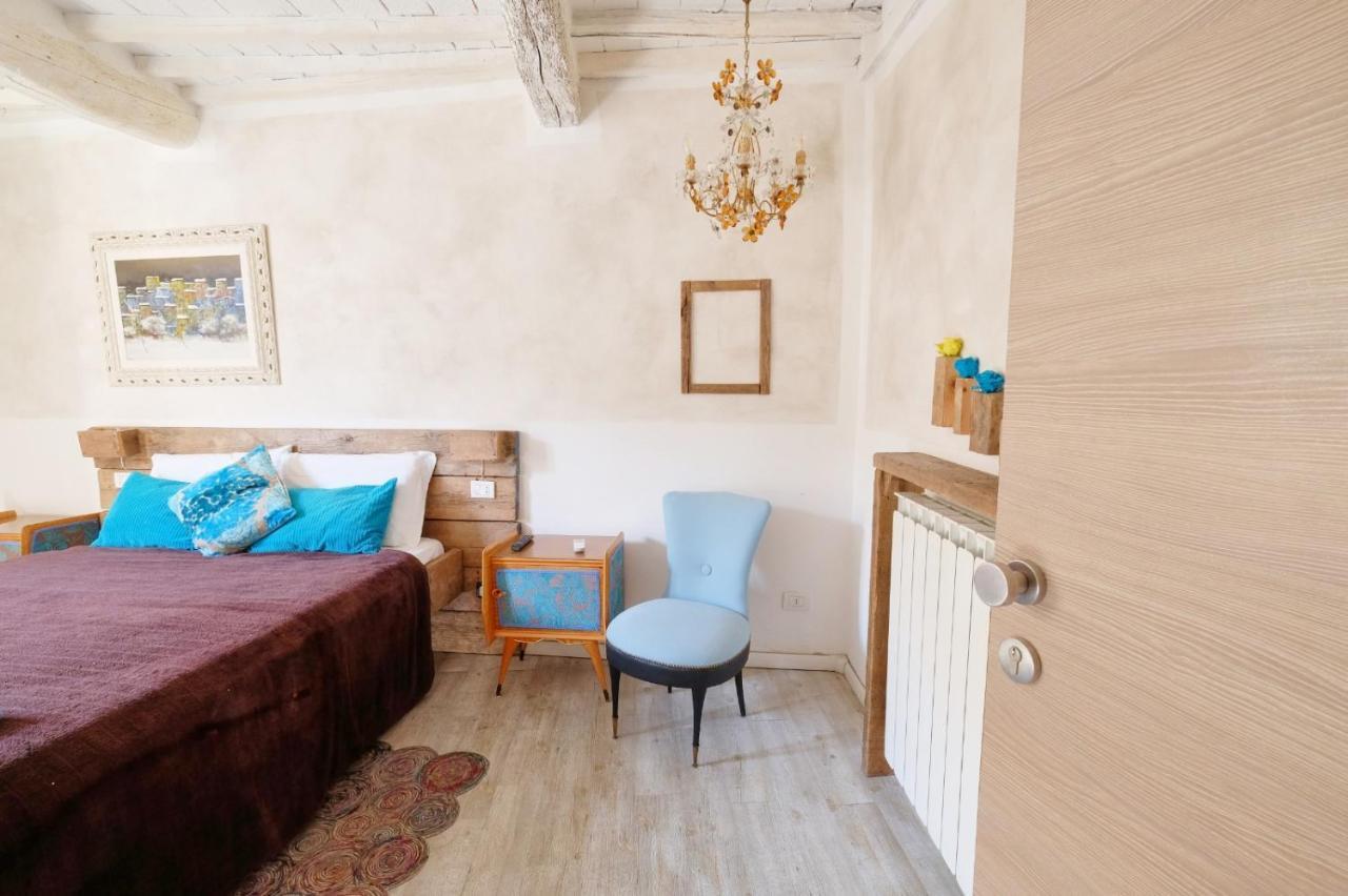 La Boheme Suite With Ac And Wifi Lucca Luaran gambar